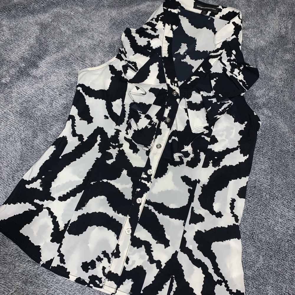 Express design studios blouse - Picture 5 of 6